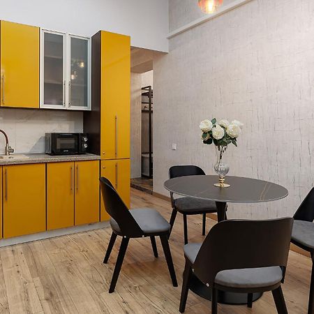 2 - Bedroom Apartments Galicia Lviv Bagian luar foto
