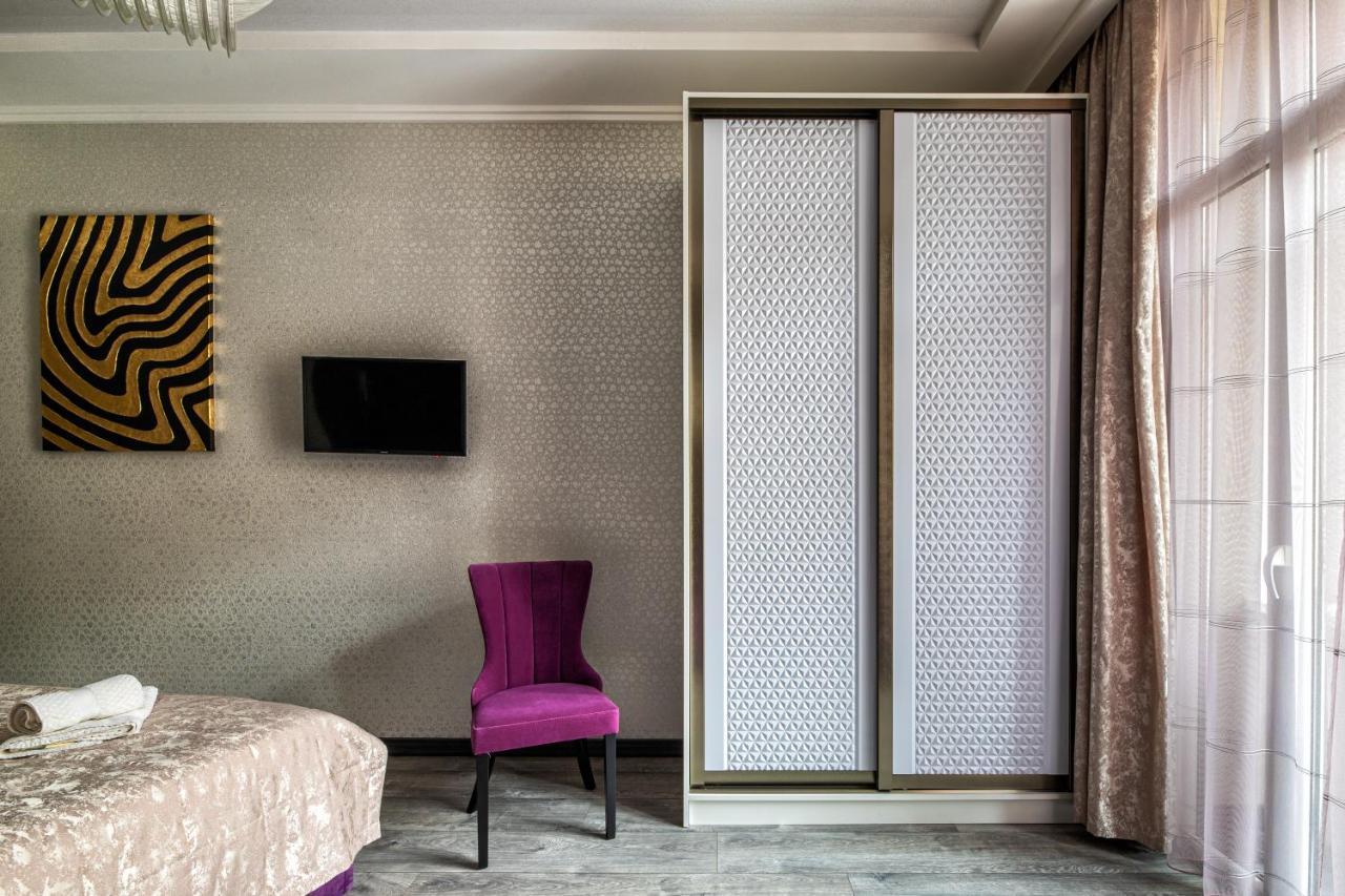 2 - Bedroom Apartments Galicia Lviv Bagian luar foto