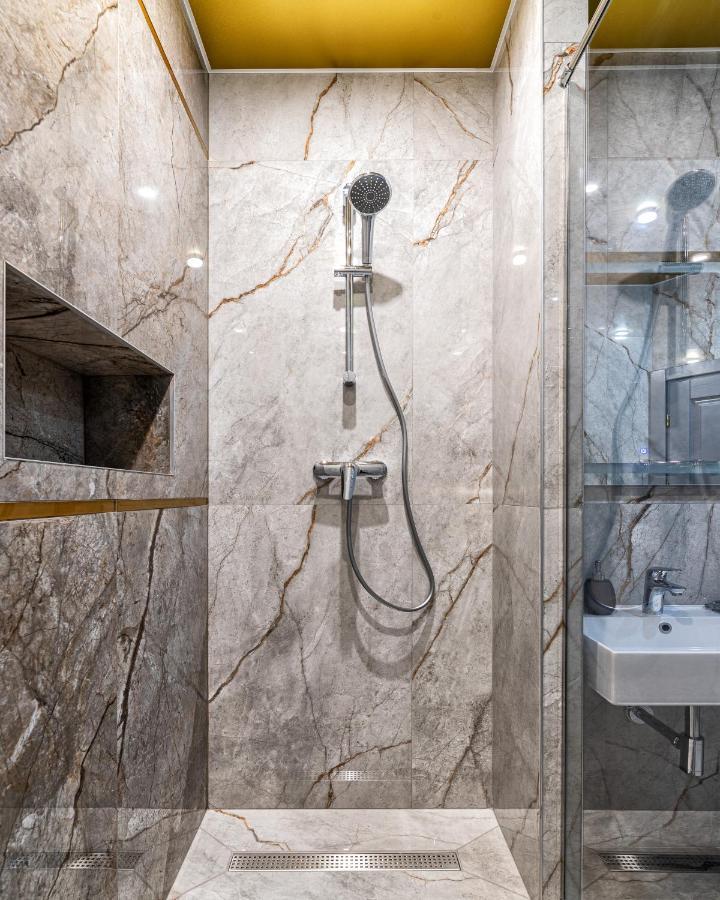 2 - Bedroom Apartments Galicia Lviv Bagian luar foto