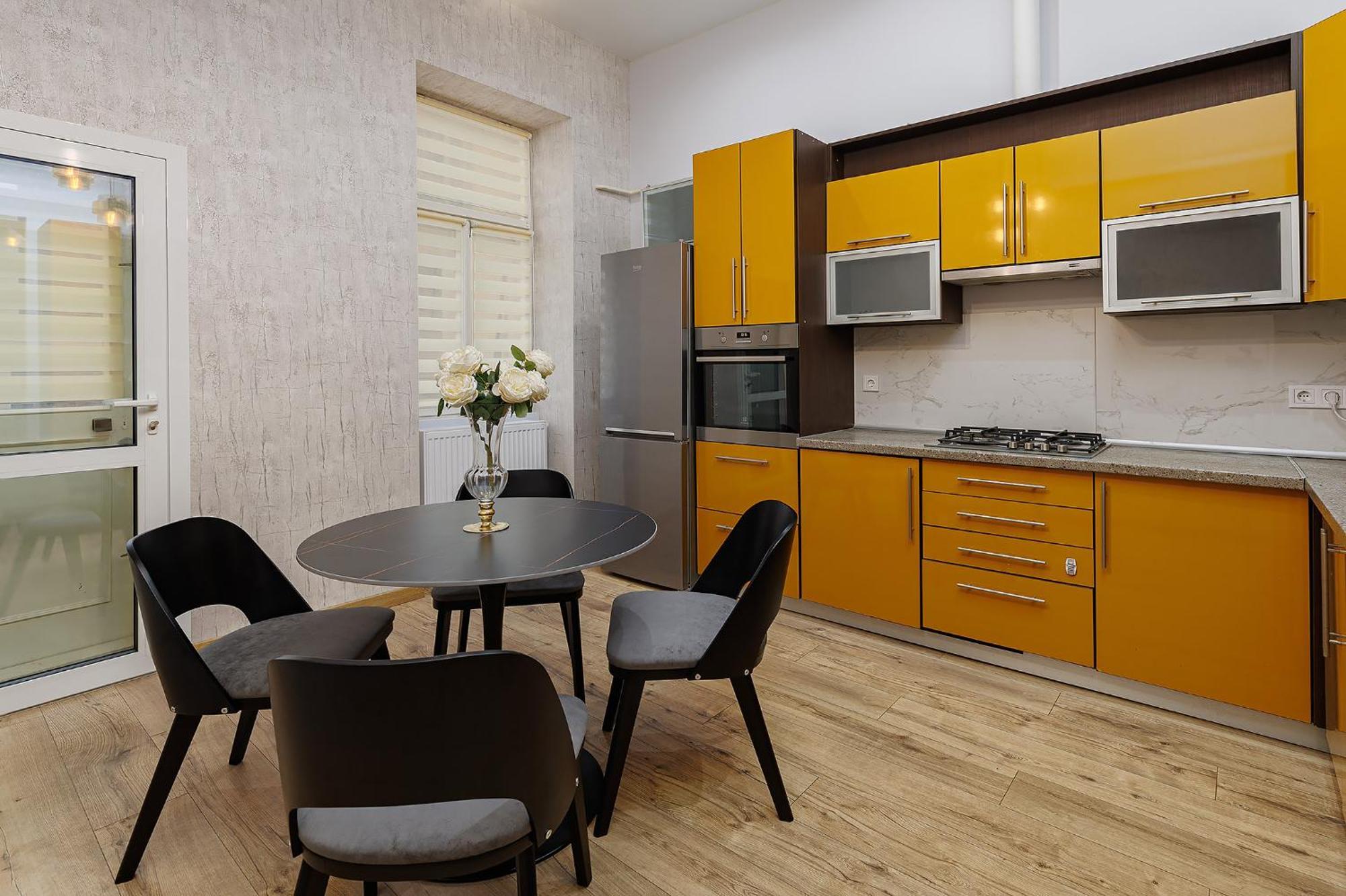 2 - Bedroom Apartments Galicia Lviv Bagian luar foto
